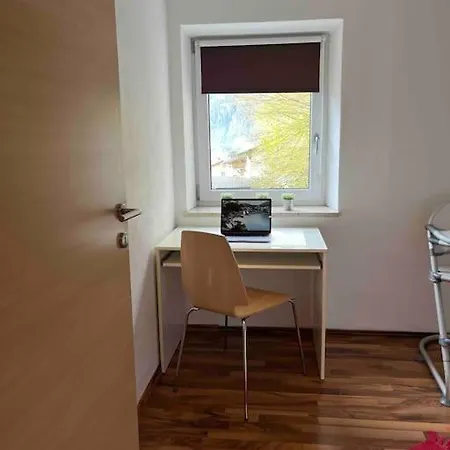 Large 8 Bed Apartment. Perfect Location.