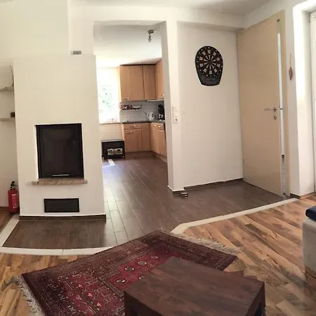 Large 8 Bed Apartment. Perfect Location. Apartment Stuhlfelden