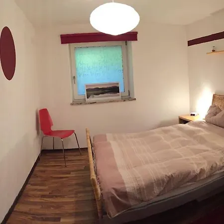 Large 8 Bed Apartment. Perfect Location. *