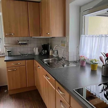 Large 8 Bed Apartment. Perfect Location. Apartment *