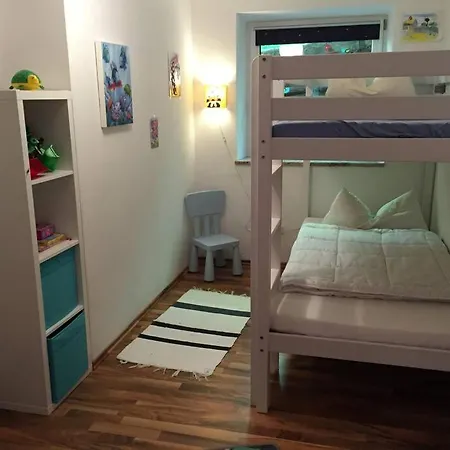 דירה Large 8 Bed Apartment. Perfect Location.