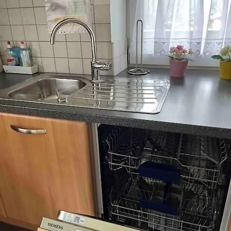 דירה Large 8 Bed Apartment. Perfect Location. *