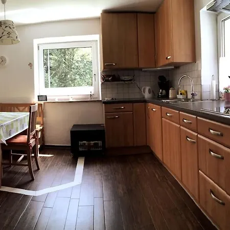 דירה Large 8 Bed Apartment. Perfect Location.